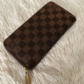 Load image into Gallery viewer, Zippy Wallet in Damier Ebene
