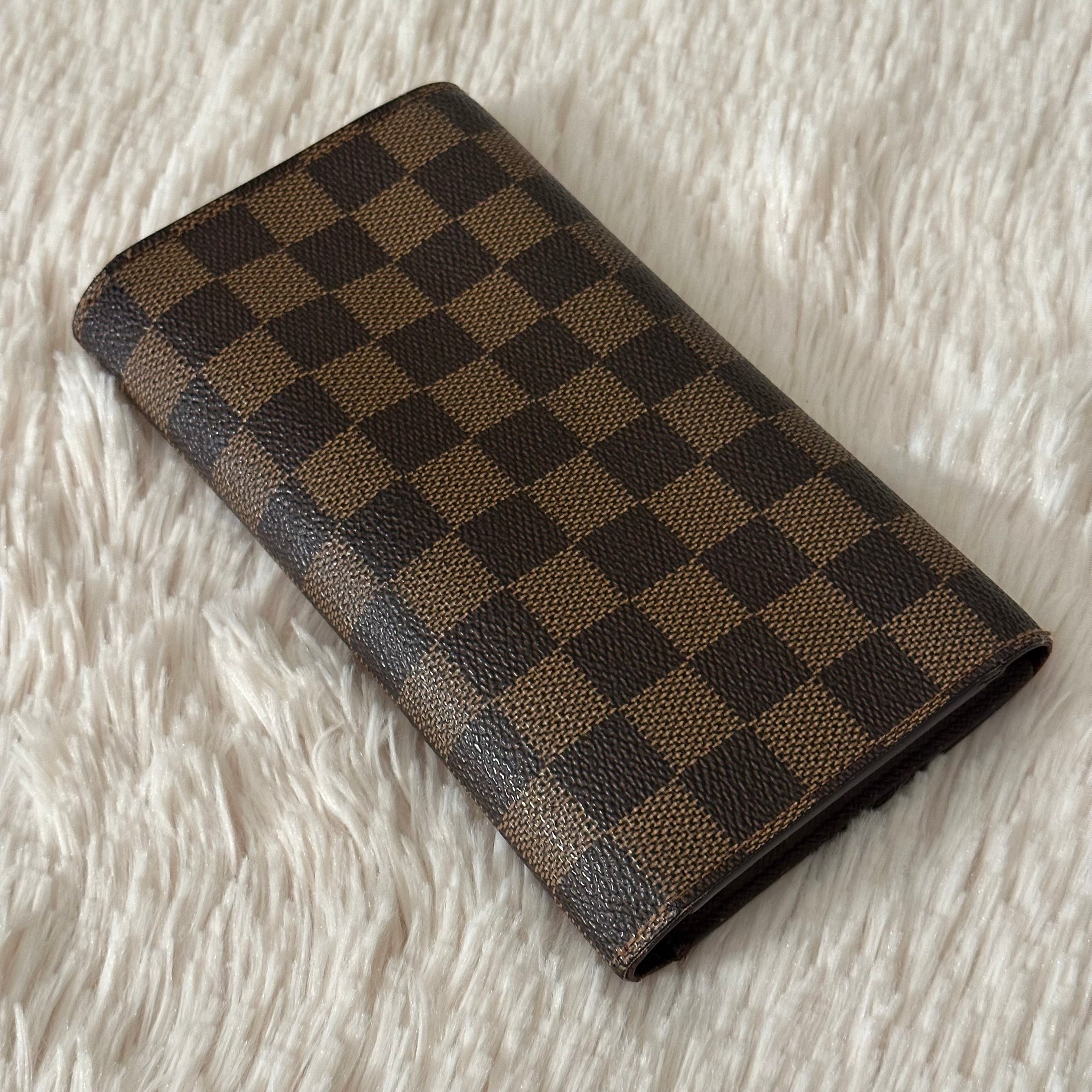 International Wallet in Damier Ebene